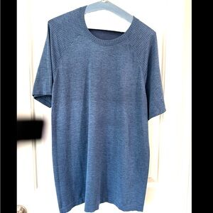Men’s Lululmeon T-shirt size Large